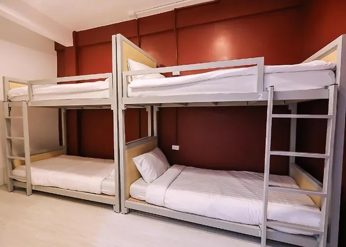Local Time Hostel&cafe Бангкок