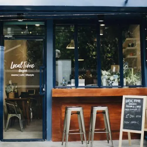 Local Time Hostel&cafe Бангкок