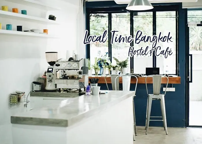 Local Time Hostel&cafe *